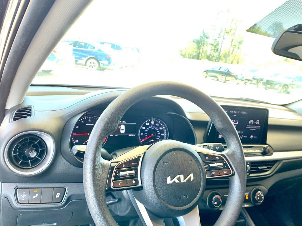 Used 2022 Kia Forte LXS w/ LXS Technology Package image 11