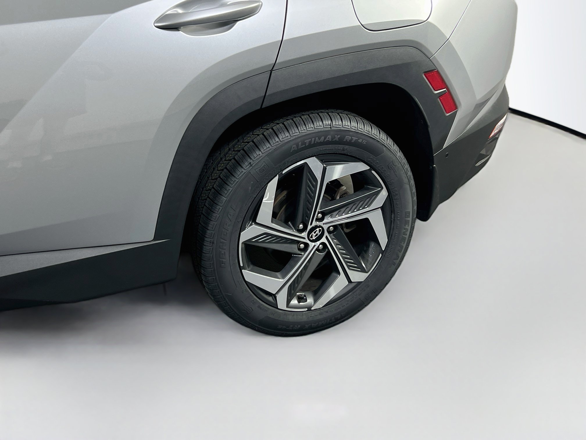 Used 2023 Hyundai Tucson Limited w/ Cargo Package AWD/4WD image 31