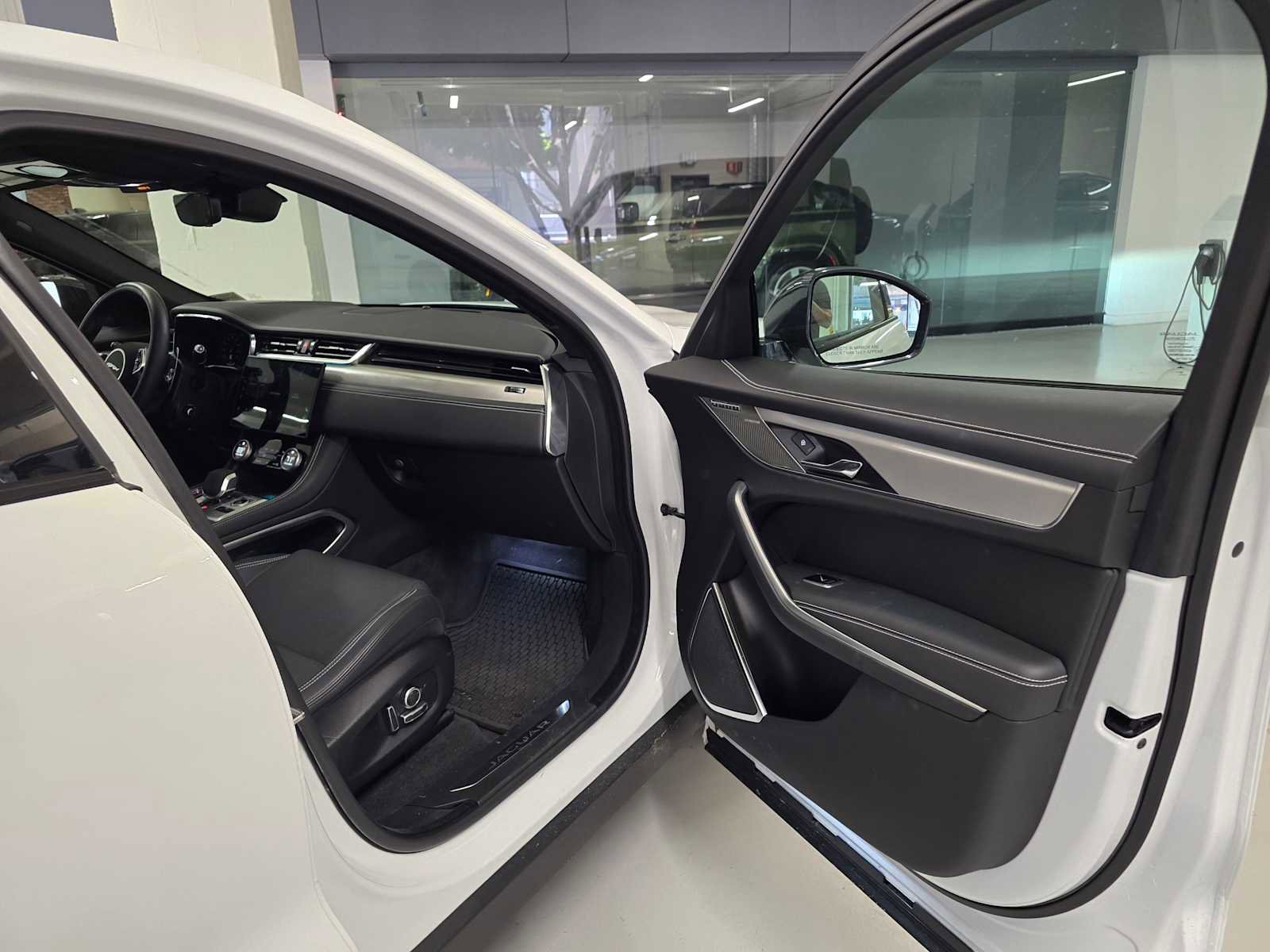 Used 2026 Jaguar F-PACE R-Dynamic S AWD/4WD image 13