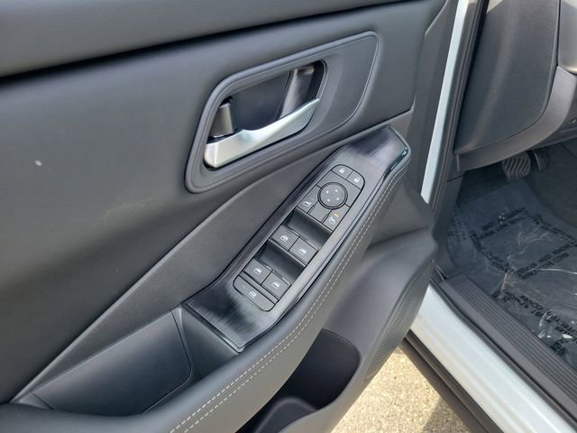 New 2026 Nissan Rogue SV FWD image 6