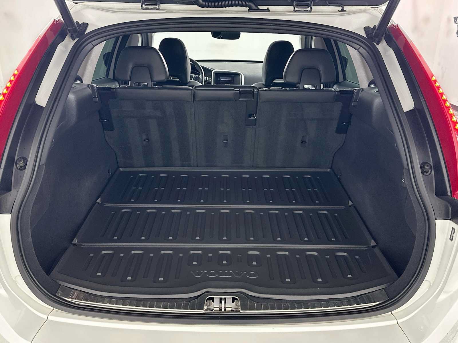 Used 2017 Volvo XC60 T5 Inscription w/ Preferred Option Package FWD image 24