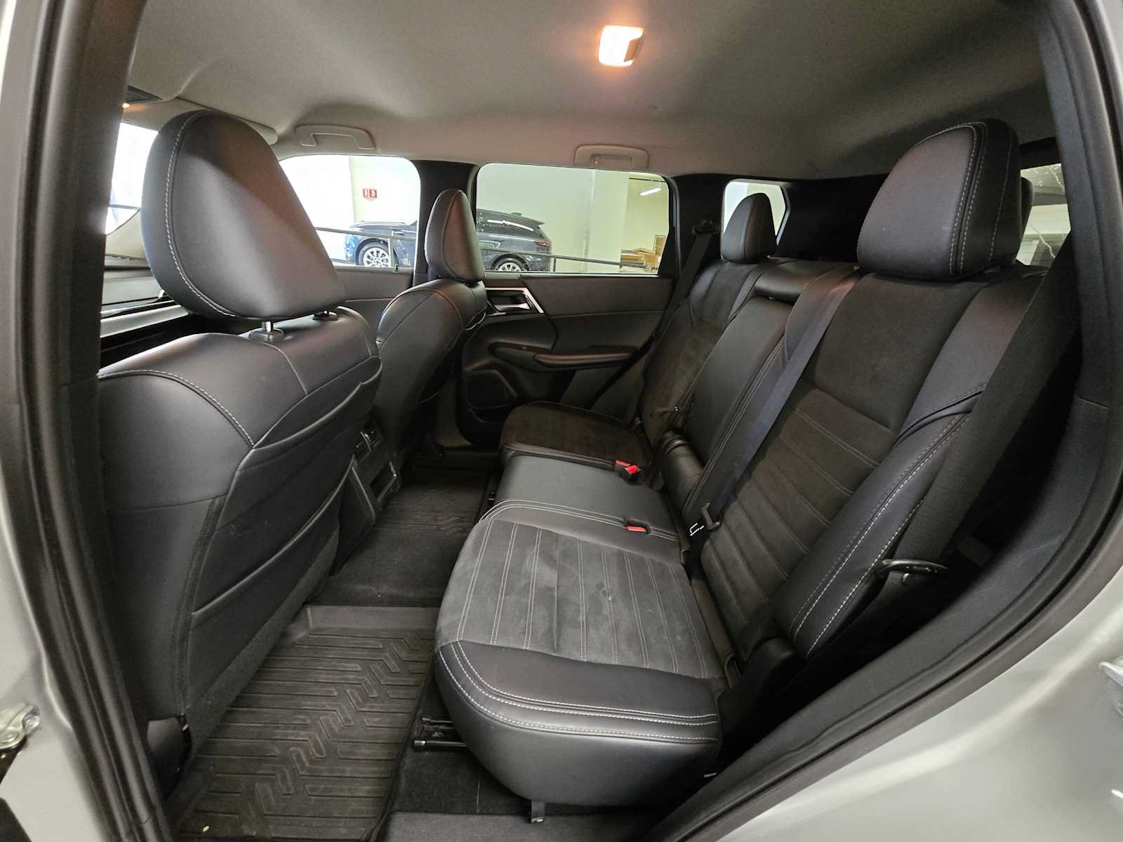 Used 2024 Mitsubishi Outlander SE AWD/4WD image 15