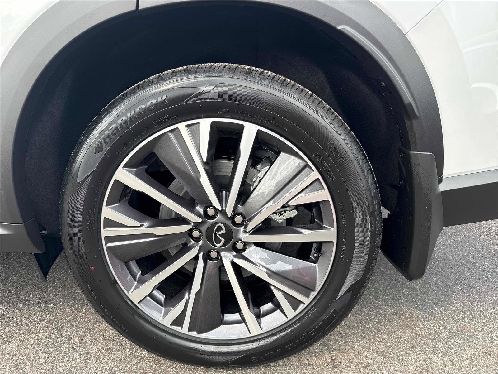 New 2026 INFINITI QX60 Luxe image 32