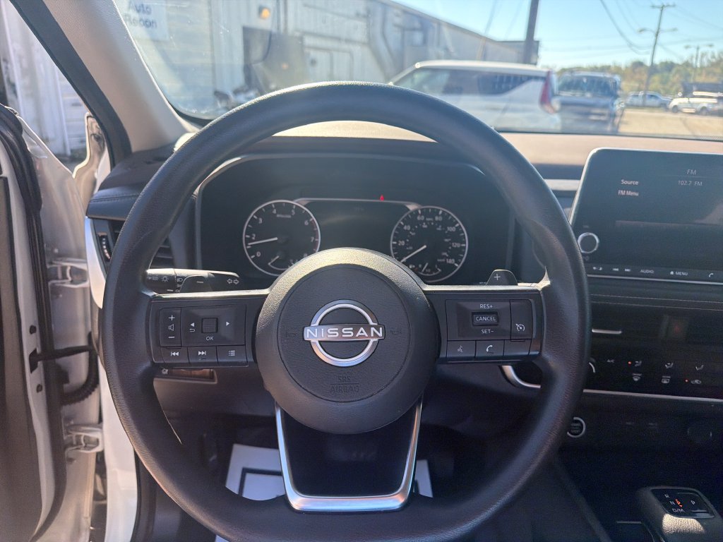 Used 2023 Nissan Rogue S FWD image 17