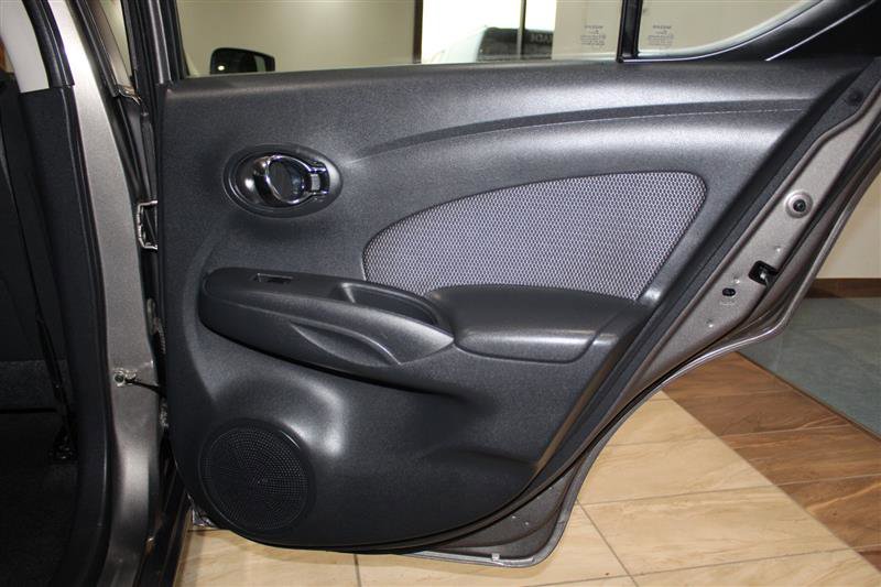 Used 2015 Nissan Versa SV FWD image 28