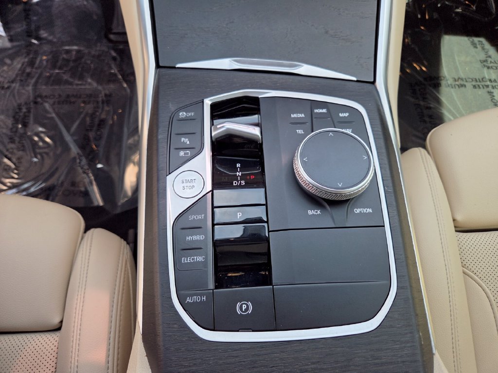 Used 2023 BMW 330e w/ Driving Assistance Package RWD image 30