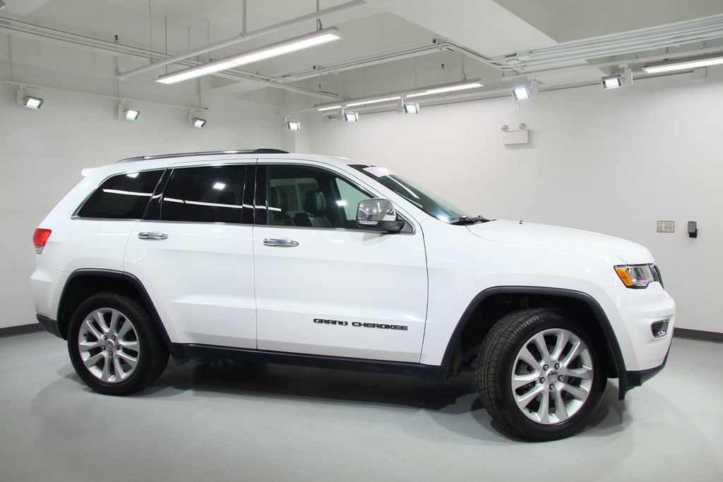 Used 2017 Jeep Grand Cherokee Limited AWD/4WD image 11