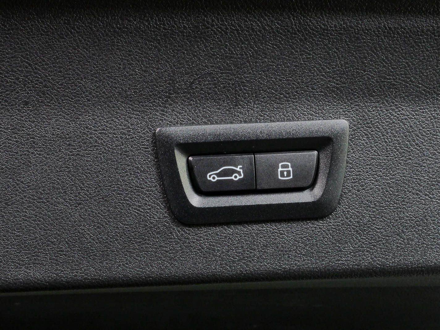 Used 2025 BMW X4 xDrive30i AWD/4WD image 32
