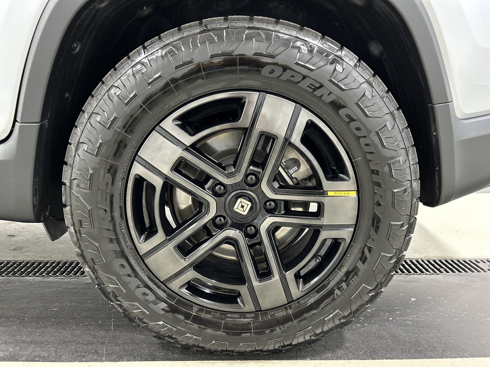 Used 2024 Rivian R1T Adventure Dual AWD/4WD image 10