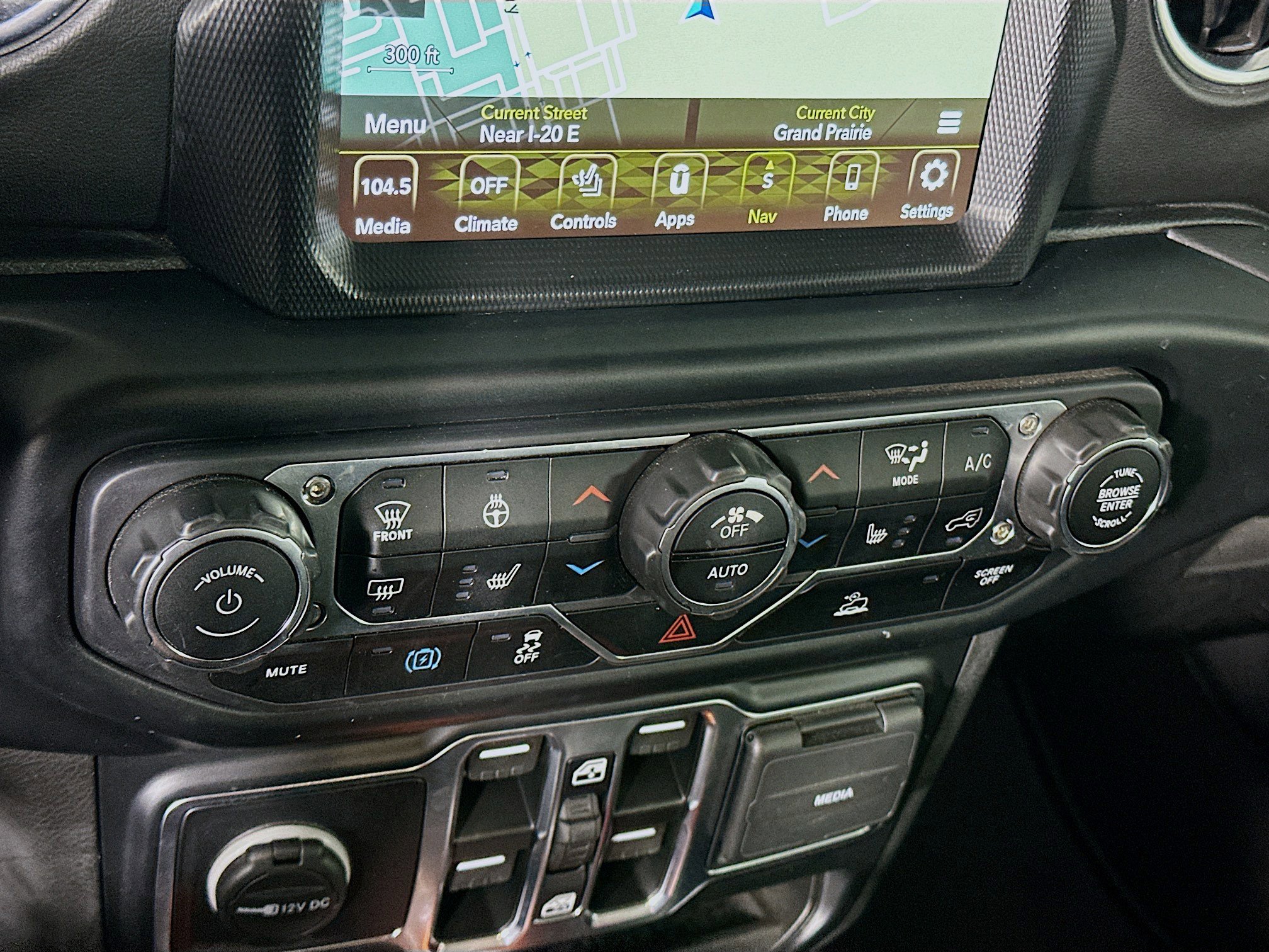 Used 2022 Jeep Wrangler Sahara w/ Cold Weather Group image 23