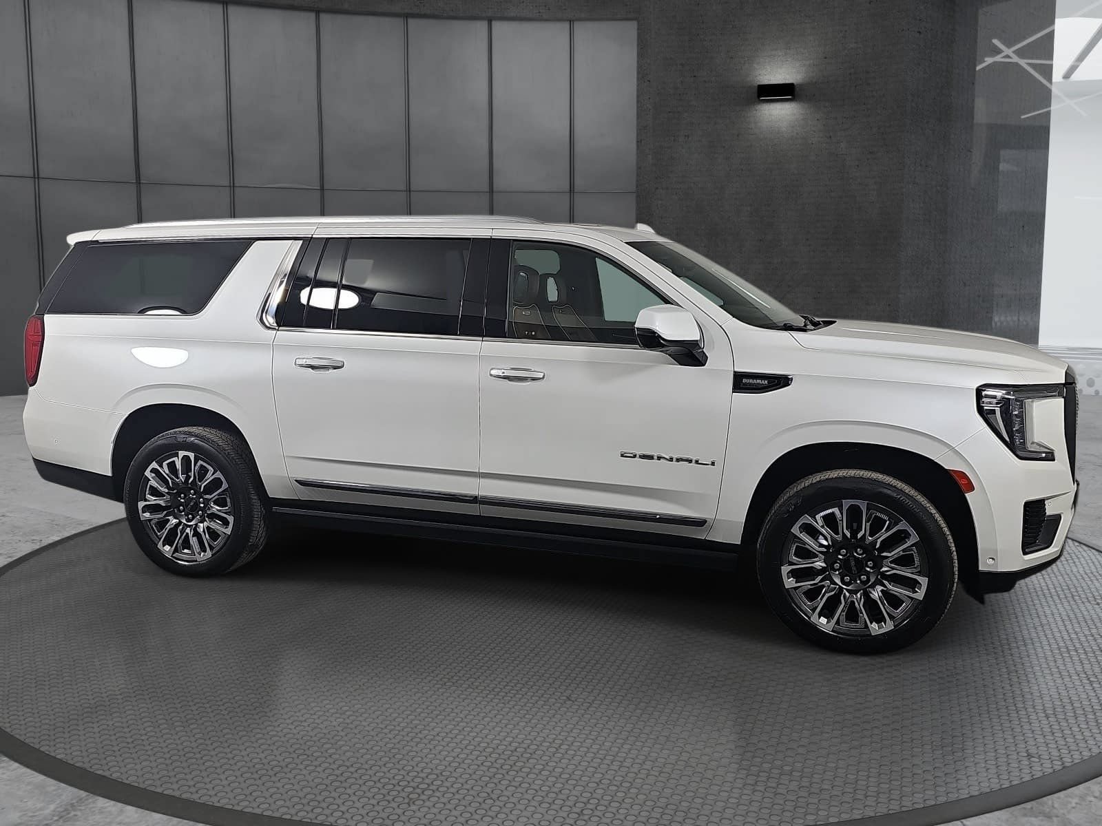 Used 2023 GMC Yukon XL Denali Ultimate AWD/4WD image 4