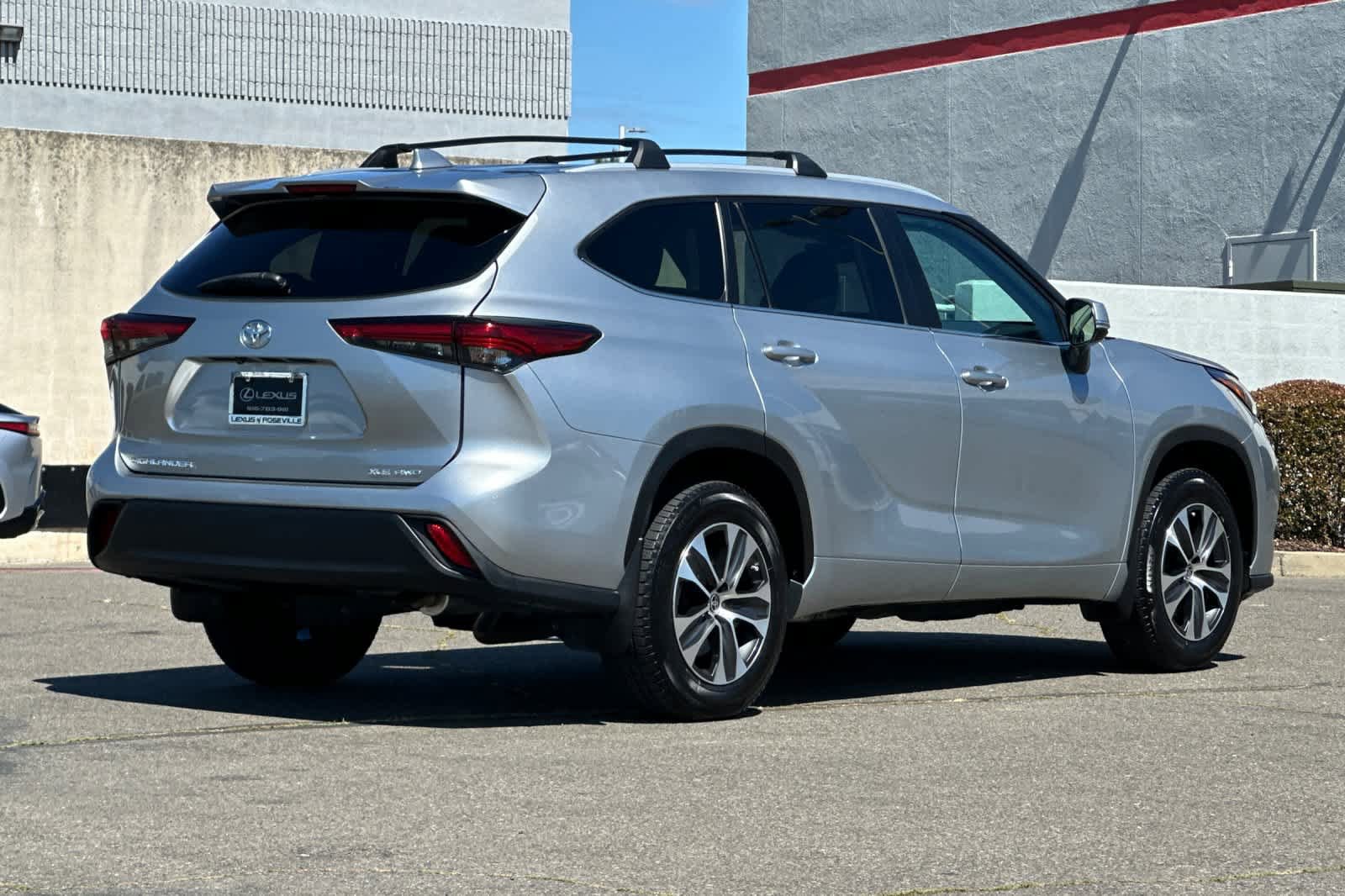 Used 2023 Toyota Highlander XLE video 2