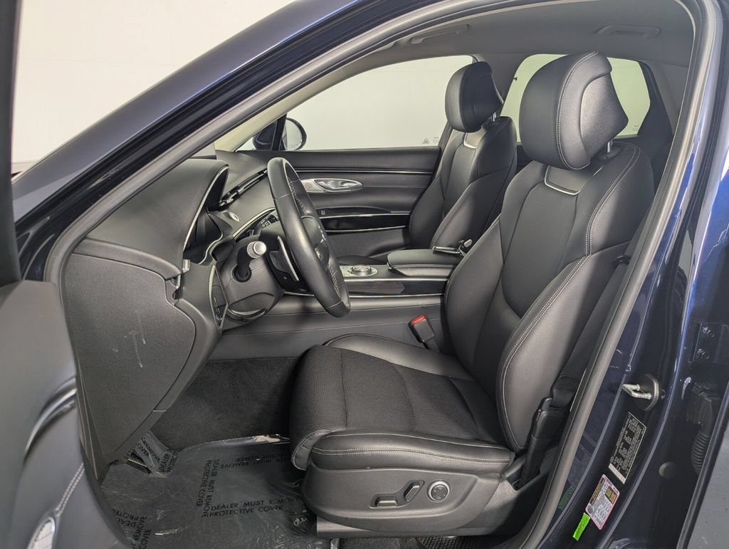 Used 2025 Genesis GV70 2.5T AWD/4WD image 13