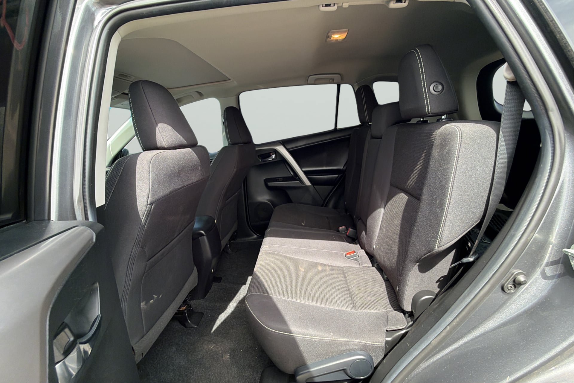 Used 2018 Toyota RAV4 XLE FWD image 31