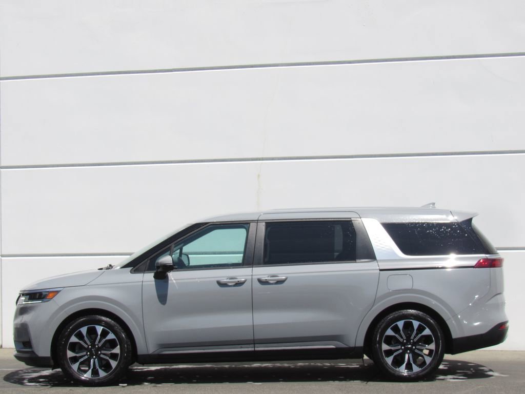Used 2022 Kia Carnival EX FWD image 4