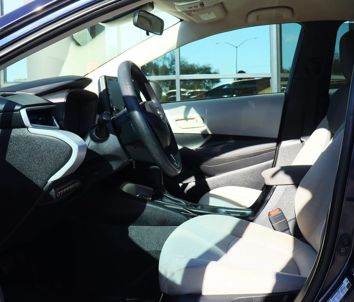 Used 2022 Toyota Corolla LE FWD image 37