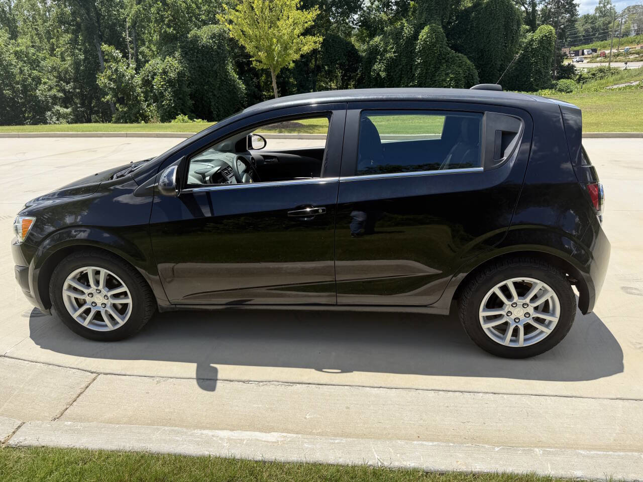 Used 2016 Chevrolet Sonic LT w/ Wheels and Fog Lamp Package FWD image 3