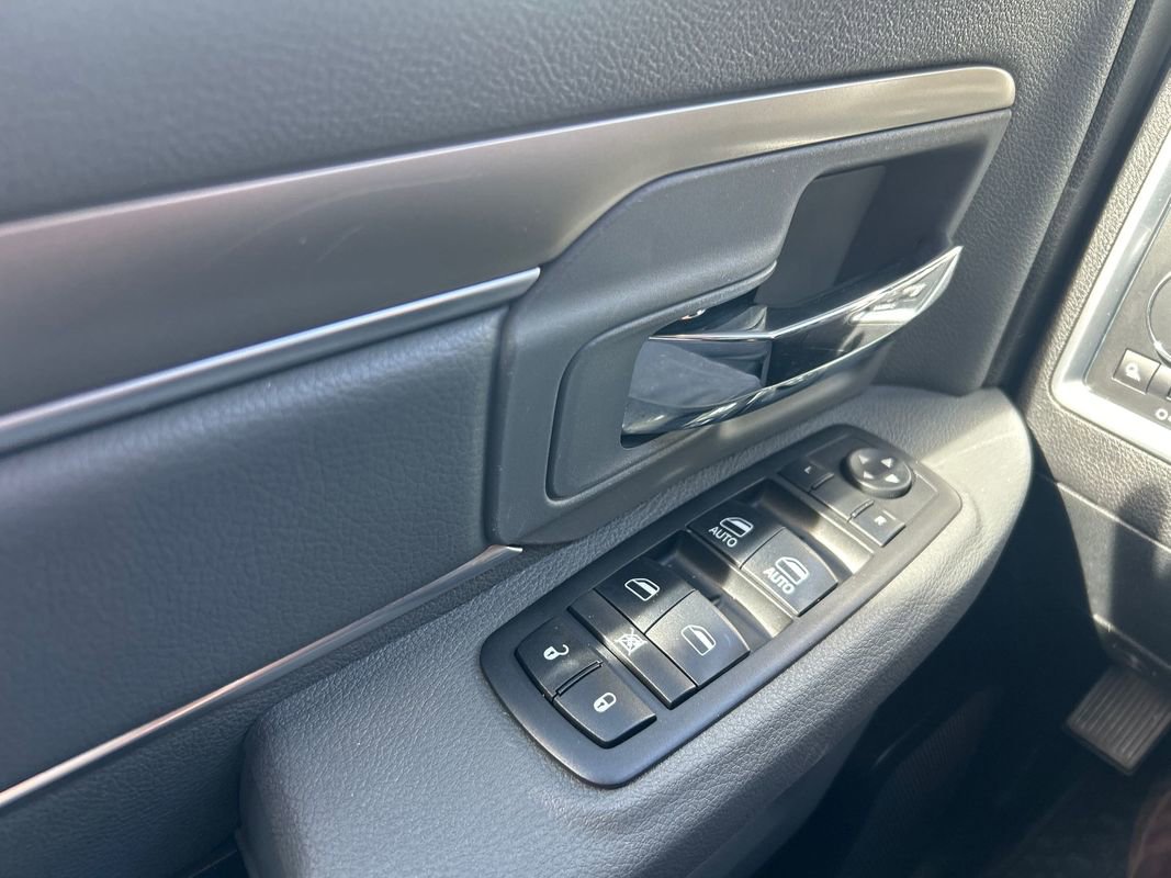 Used 2017 RAM 1500 Classic SLT image 11