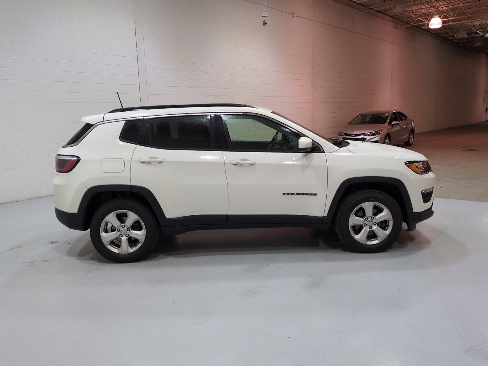 Used 2018 Jeep Compass Latitude w/ Popular Equipment Group AWD/4WD image 2