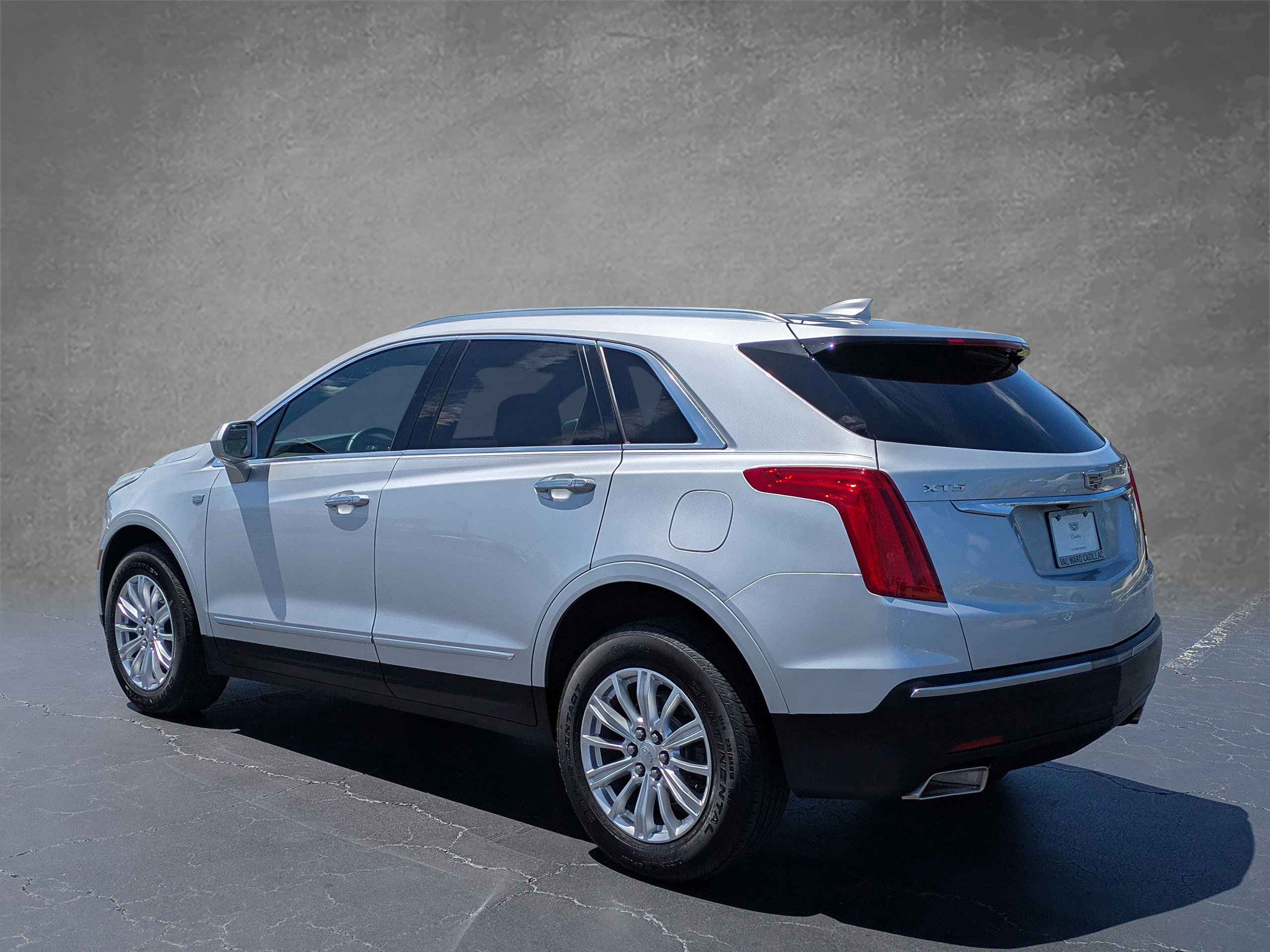 Used 2018 Cadillac XT5 FWD image 4