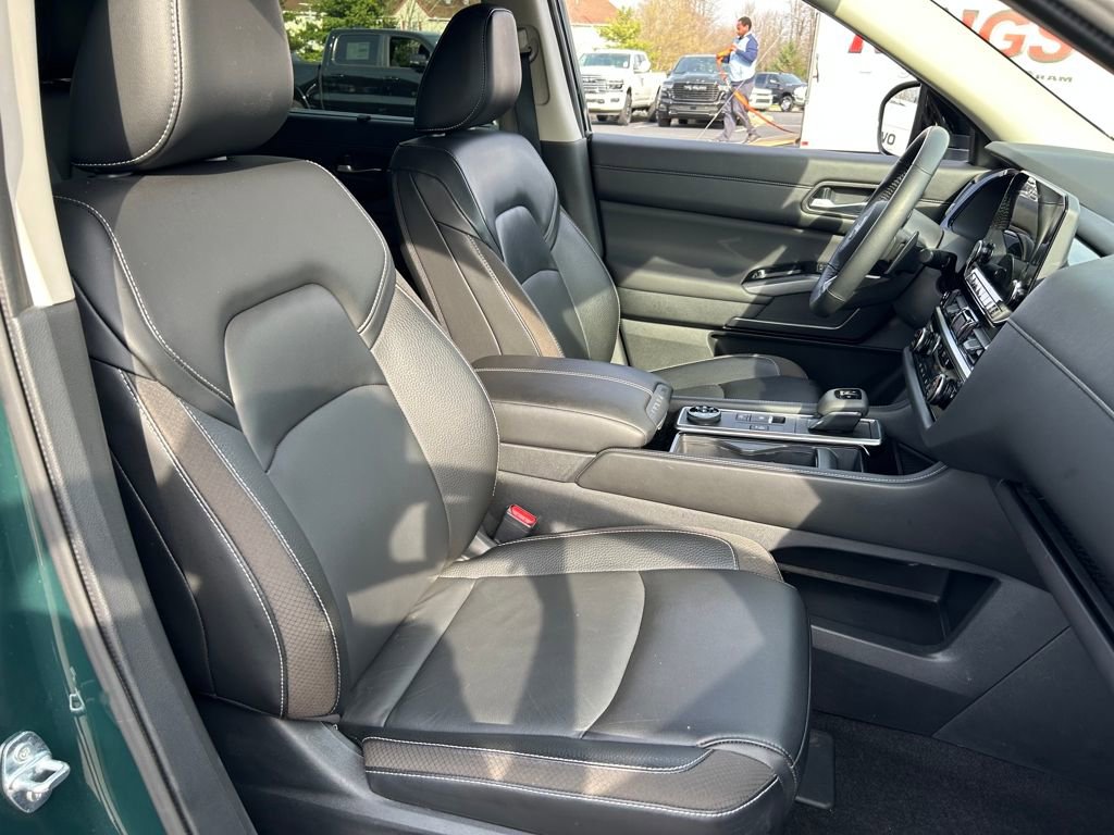 Used 2024 Nissan Pathfinder SL image 27