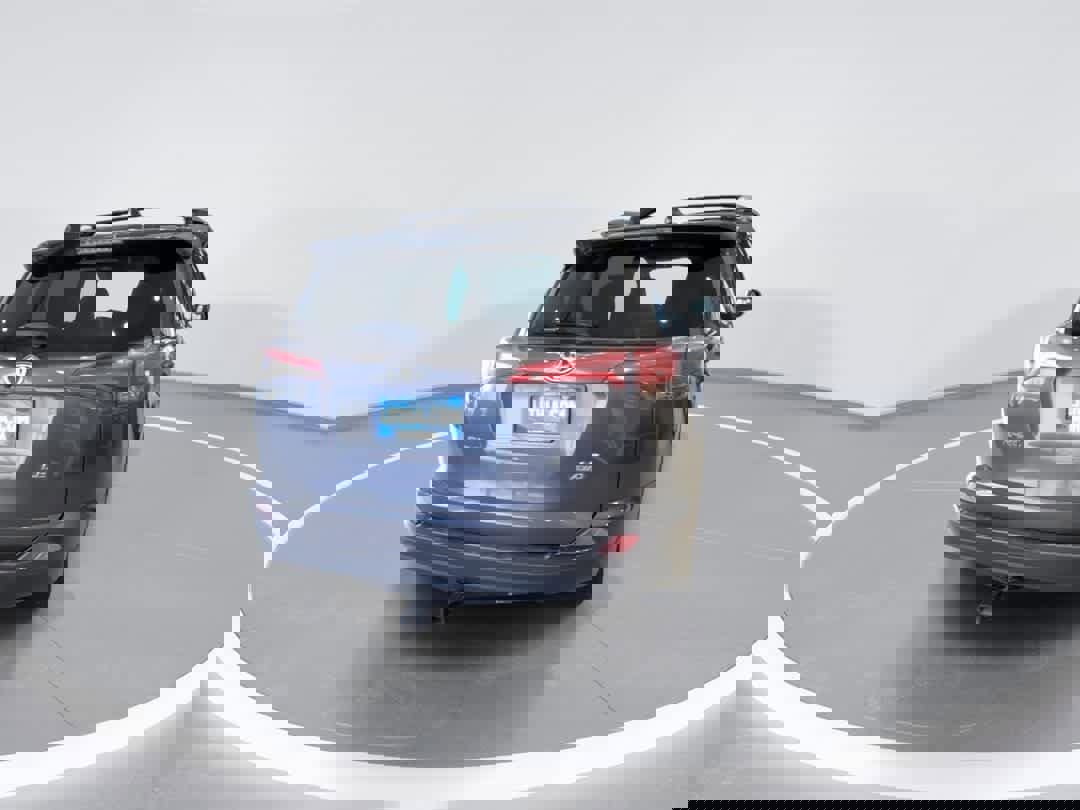 Used 2018 Toyota RAV4 LE w/ All Weather Liner Package image 8