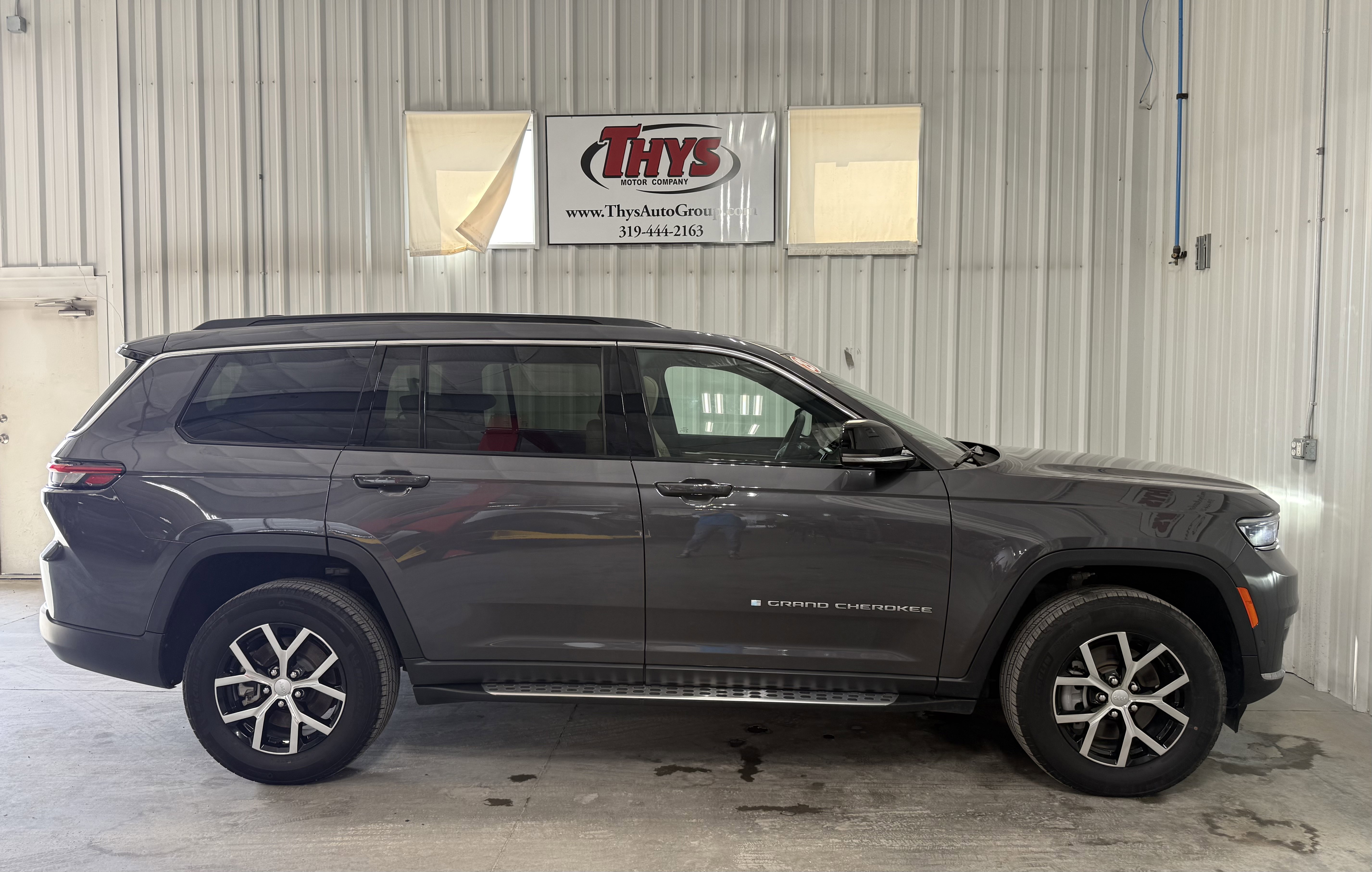 Used 2024 Jeep Grand Cherokee L Limited w/ Luxury Tech Group II AWD/4WD image 2