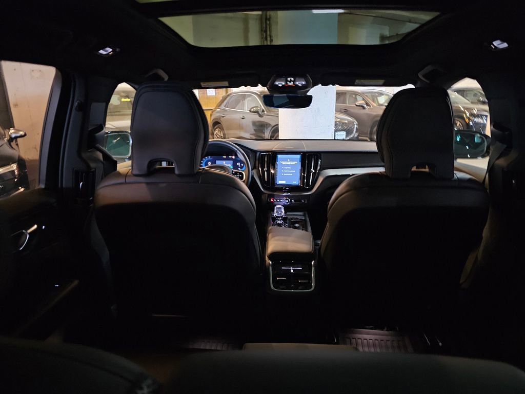 Certified 2025 Volvo XC60 B5 Ultra image 8