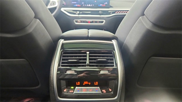 Used 2026 BMW X7 M60i image 57