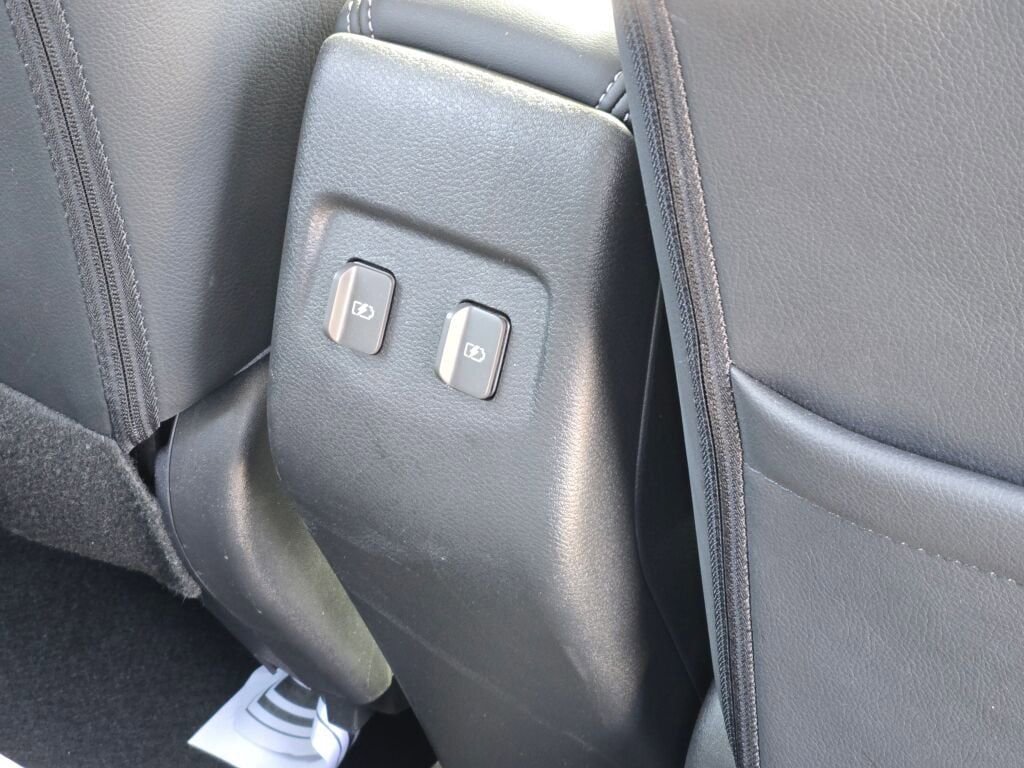 Used 2024 Nissan Kicks SR w/ SR Premium Package image 11