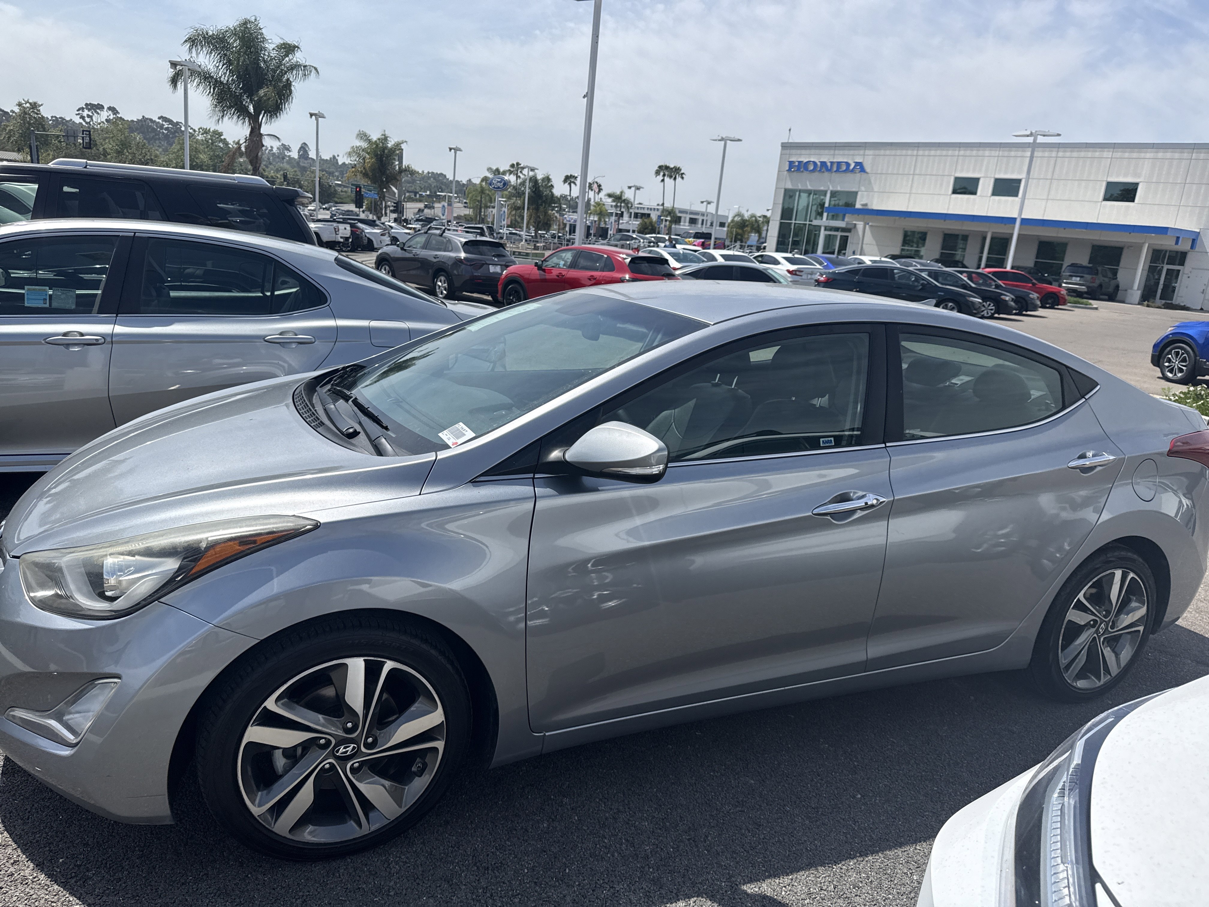 Used 2016 Hyundai Elantra Limited image 2