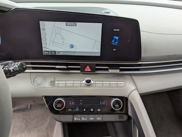 Used 2024 Hyundai Elantra SEL FWD image 22