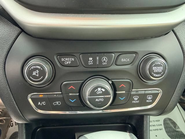 Used 2016 Jeep Cherokee Limited w/ Luxury Group AWD/4WD image 23