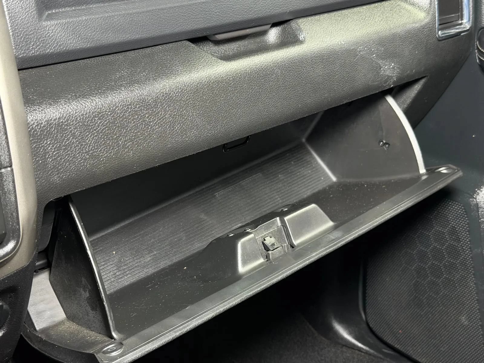 Used 2014 RAM 1500 Laramie w/ Convenience Group AWD/4WD image 35