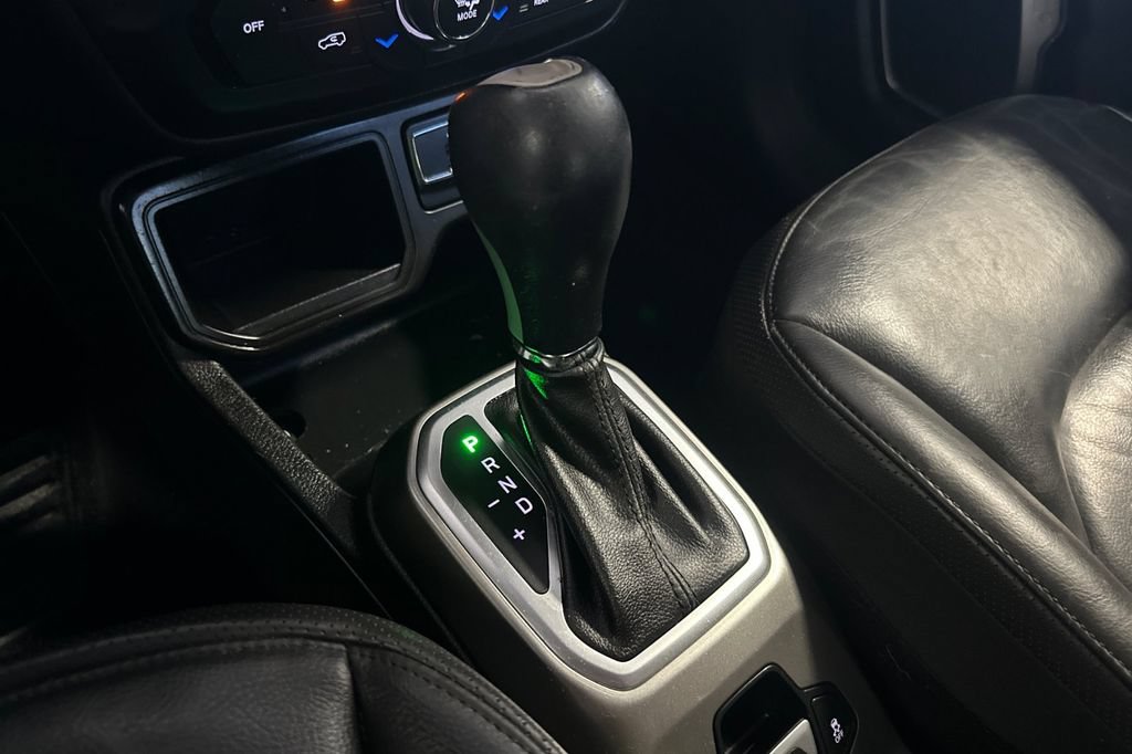 Used 2019 Jeep Renegade Limited w/ UConnect 8.4 Nav Group FWD image 23