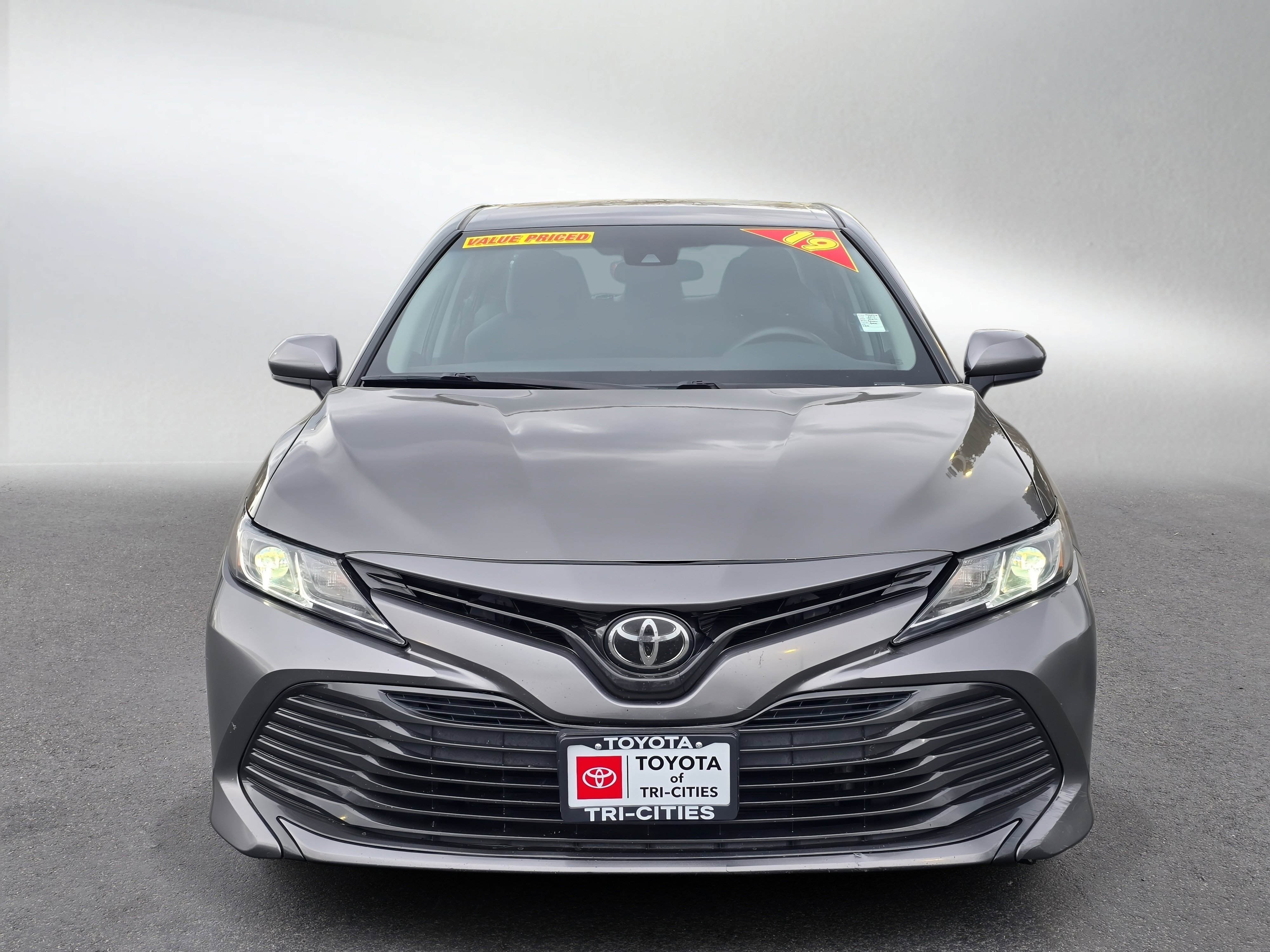 Used 2019 Toyota Camry LE FWD image 8