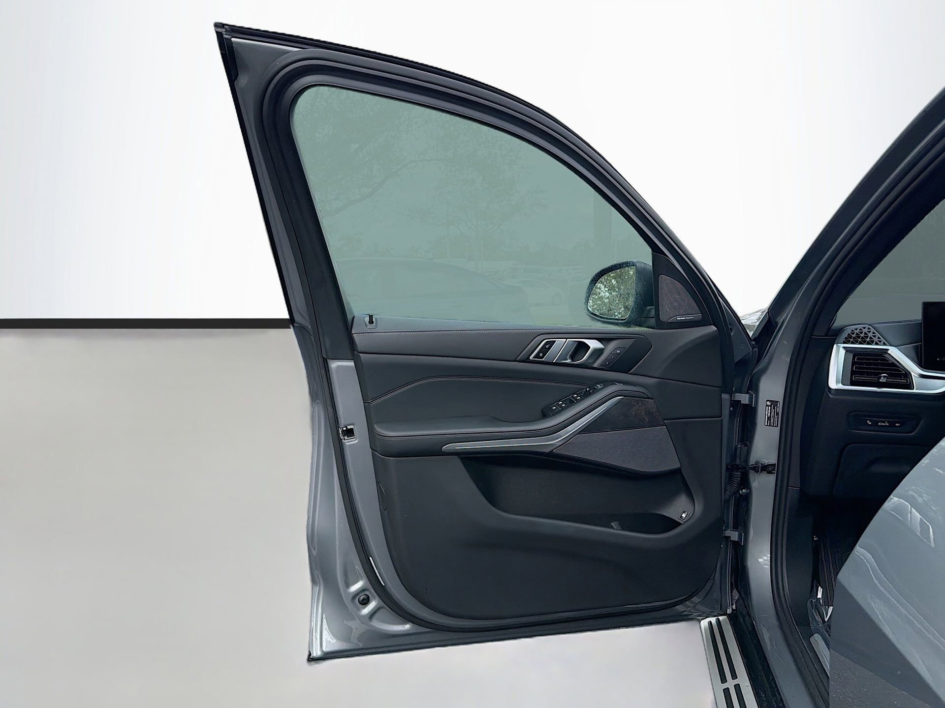 Certified 2025 BMW X5 xDrive50e image 22