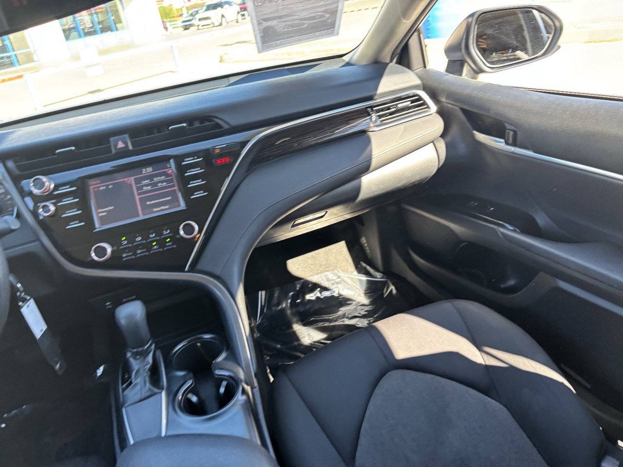 Used 2018 Toyota Camry LE FWD image 14