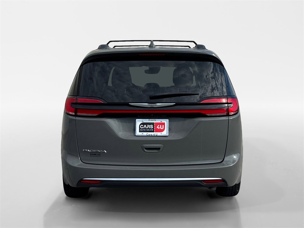 Used 2022 Chrysler Pacifica Touring-L image 6