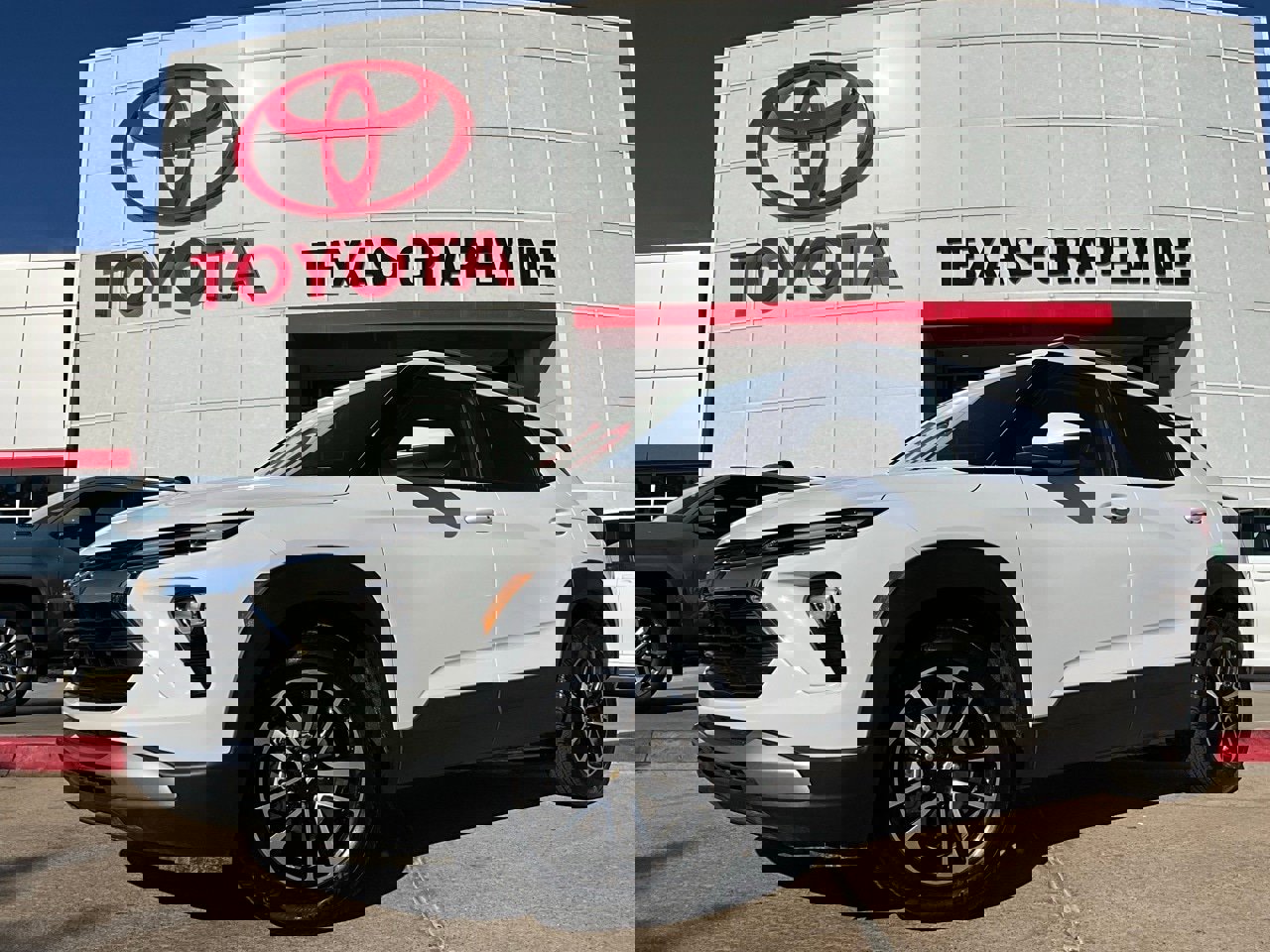 Used 2025 Chevrolet TrailBlazer LT image 2