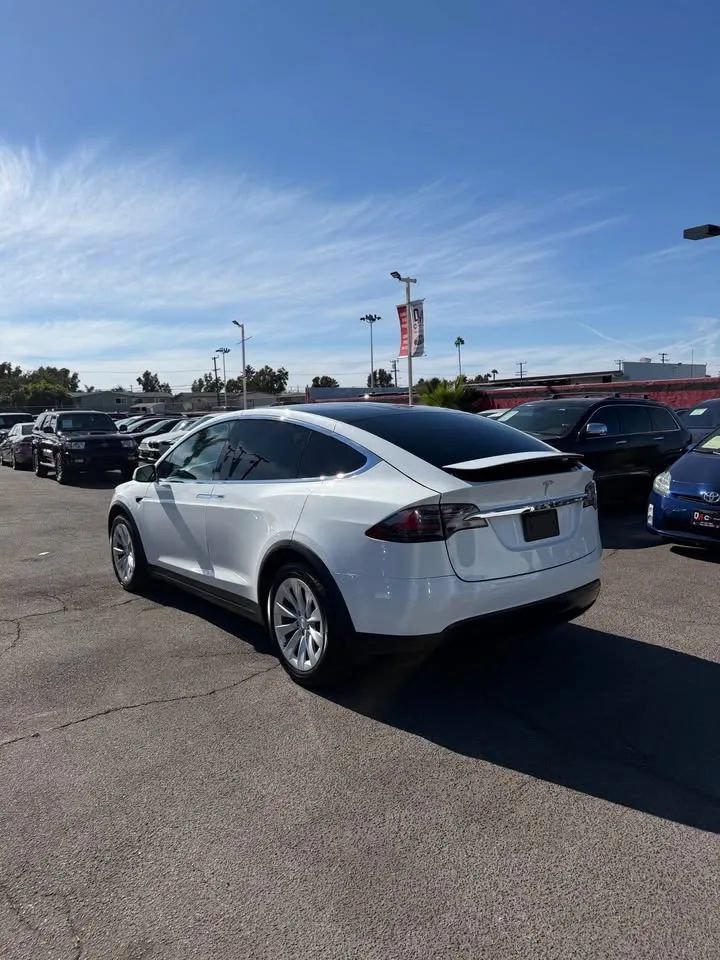 Used 2019 Tesla Model X 75D AWD/4WD image 3