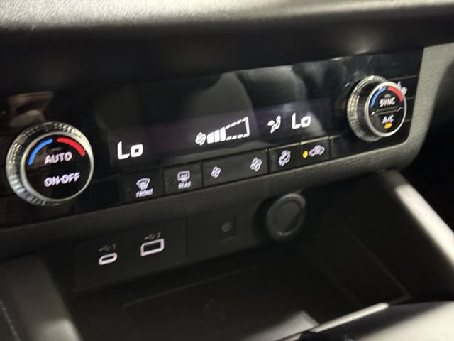 Used 2024 Mitsubishi Outlander SE FWD image 17
