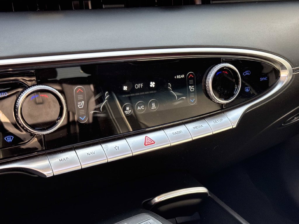Used 2023 Genesis Electrified GV70 AWD/4WD image 28