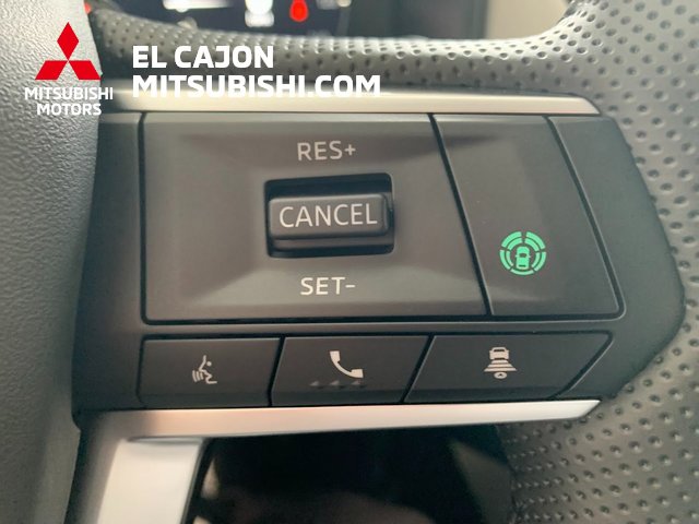 New 2025 Mitsubishi Outlander SE image 23