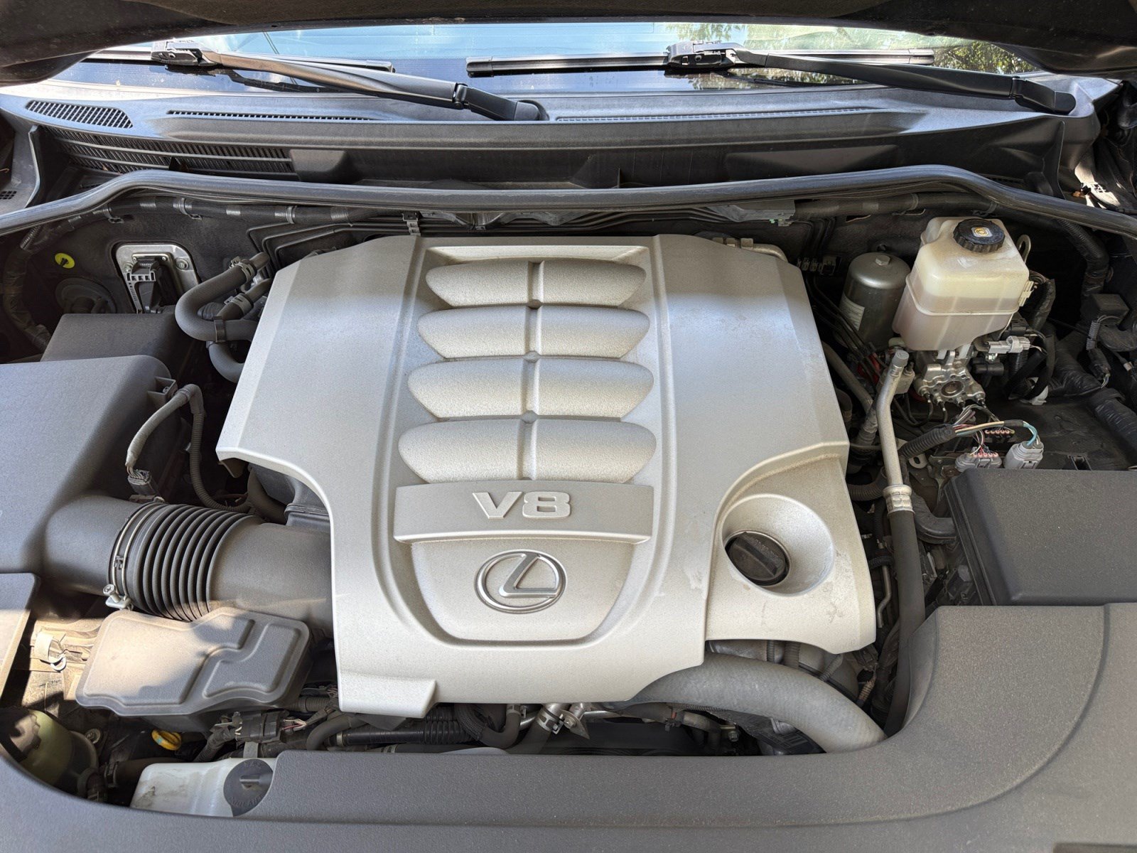 Used 2020 Lexus LX 570 4WD w/ Luxury Package image 21