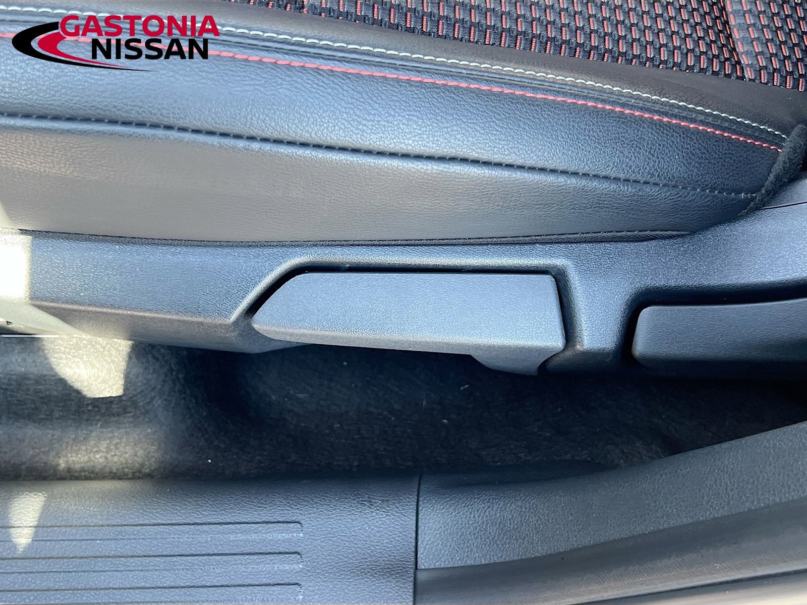 Used 2025 Nissan Kicks SR image 25