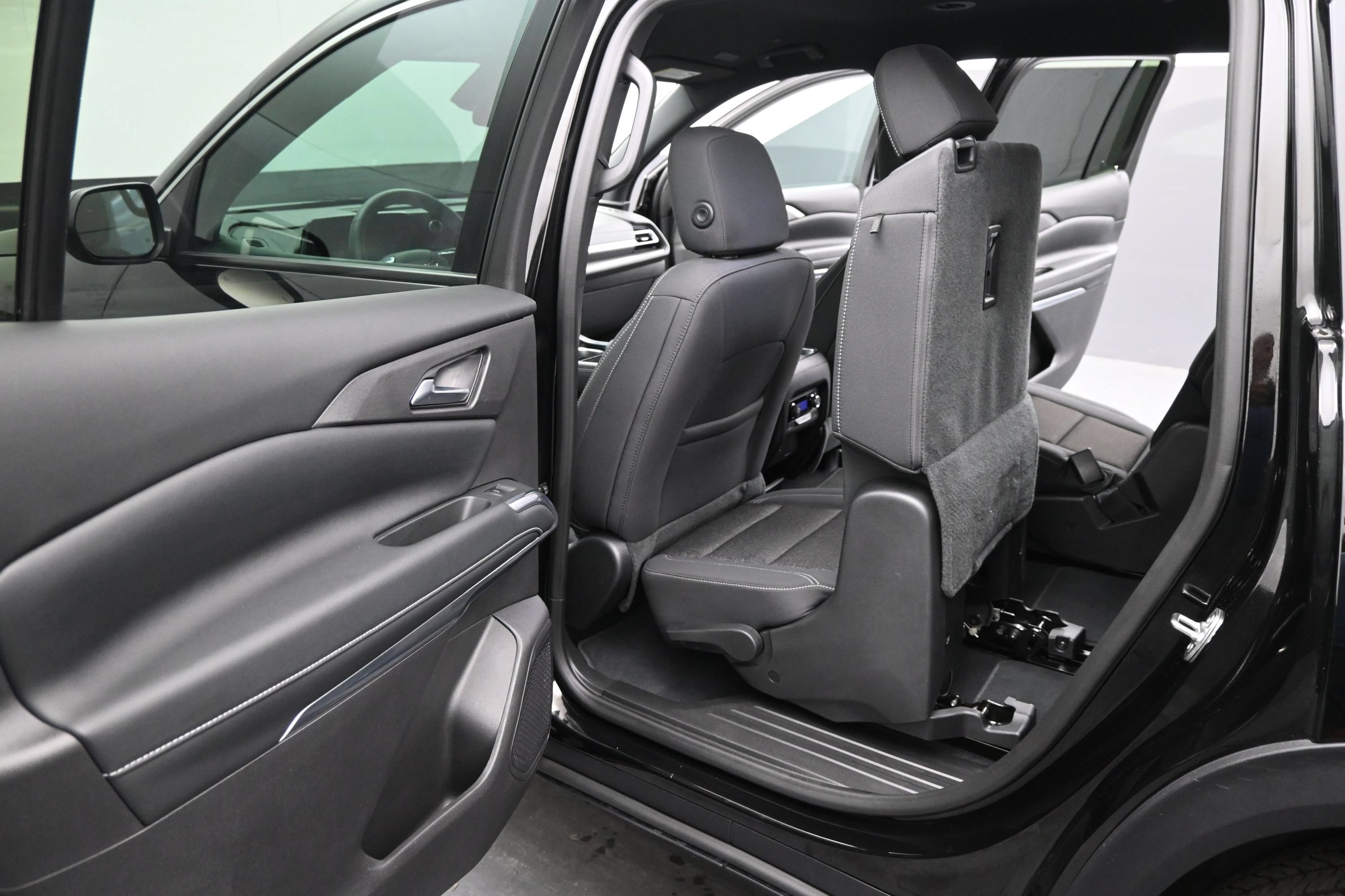 Certified 2026 Chevrolet Traverse LT FWD image 18