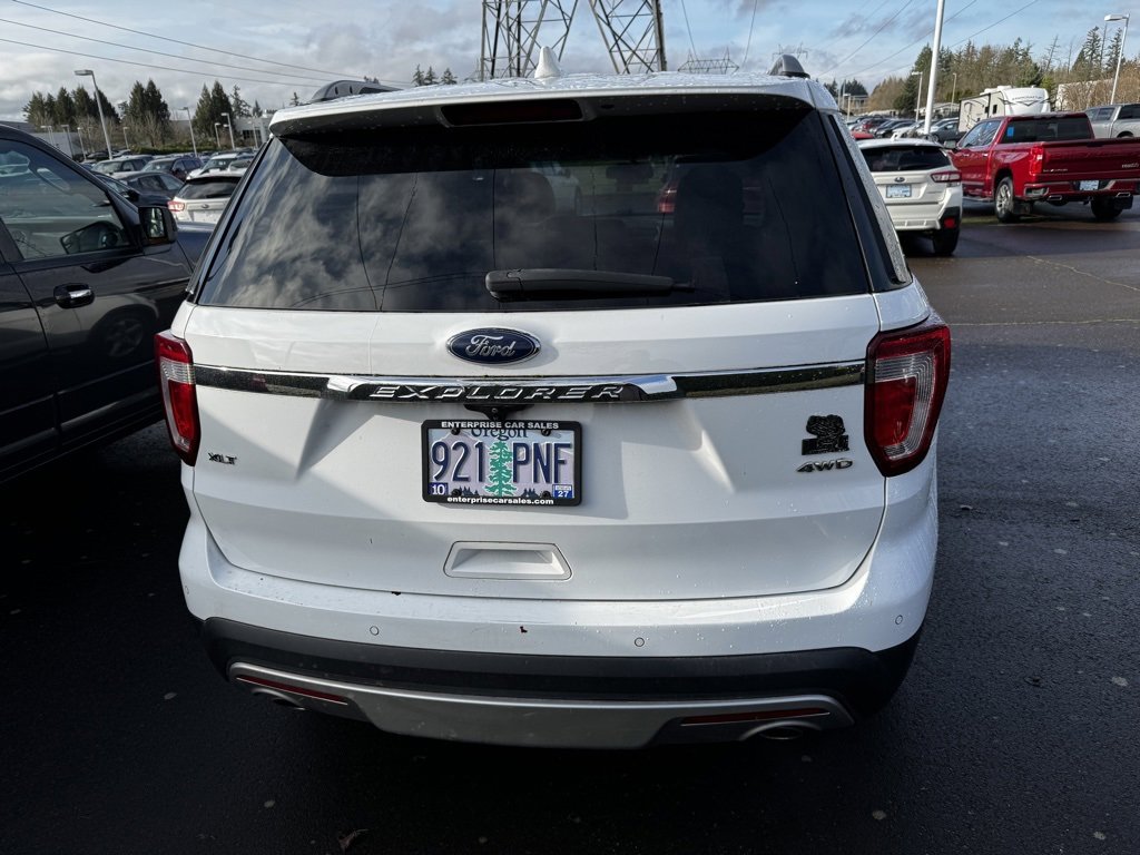 Used 2017 Ford Explorer XLT w/ Equipment Group 202A image 6