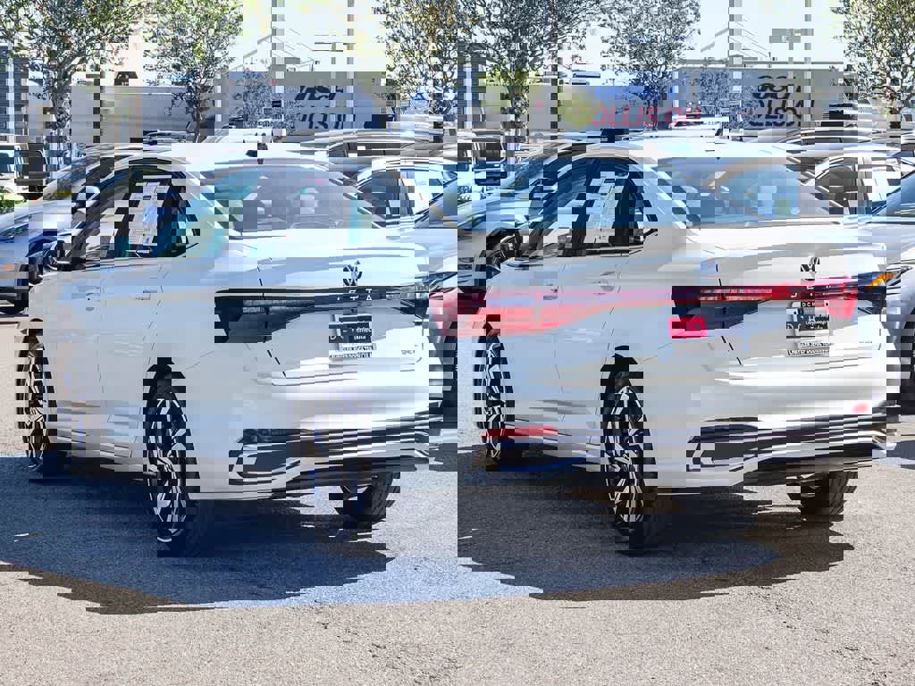 Used 2025 Volkswagen Jetta SEL image 6