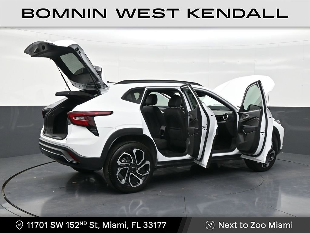 Used 2025 Chevrolet Trax RS w/ Sunroof Package image 29